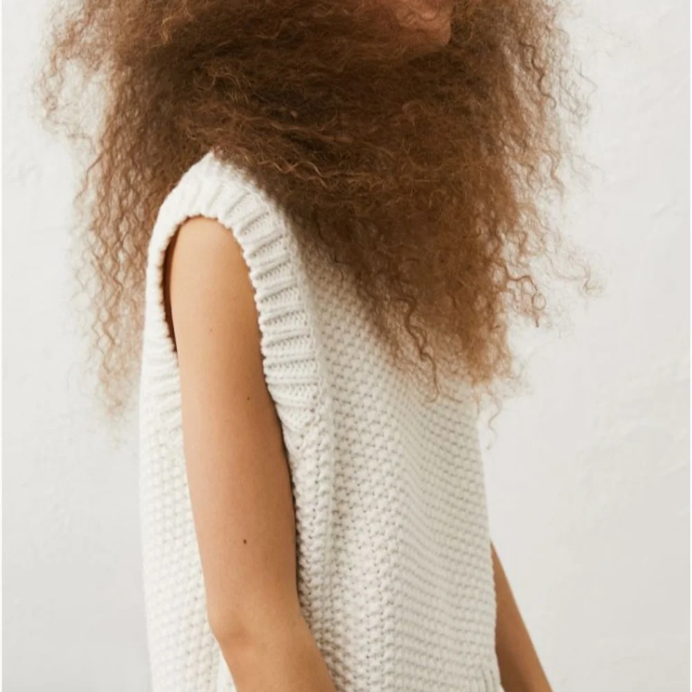 ⛔SOLD⛔🆕️ NWT H&M Knit Sweater Vest in 'White' - Picture 3 of 14